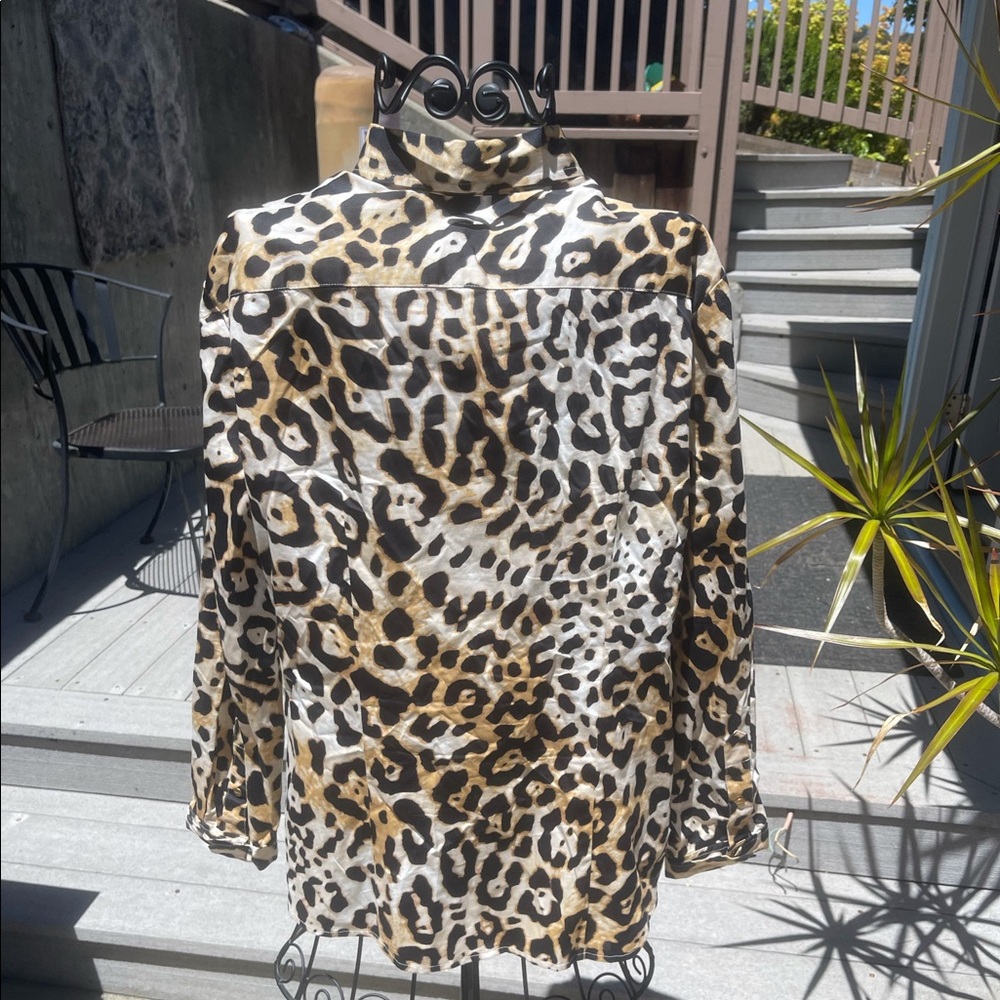 Leopard button up - Picture 3 of 3